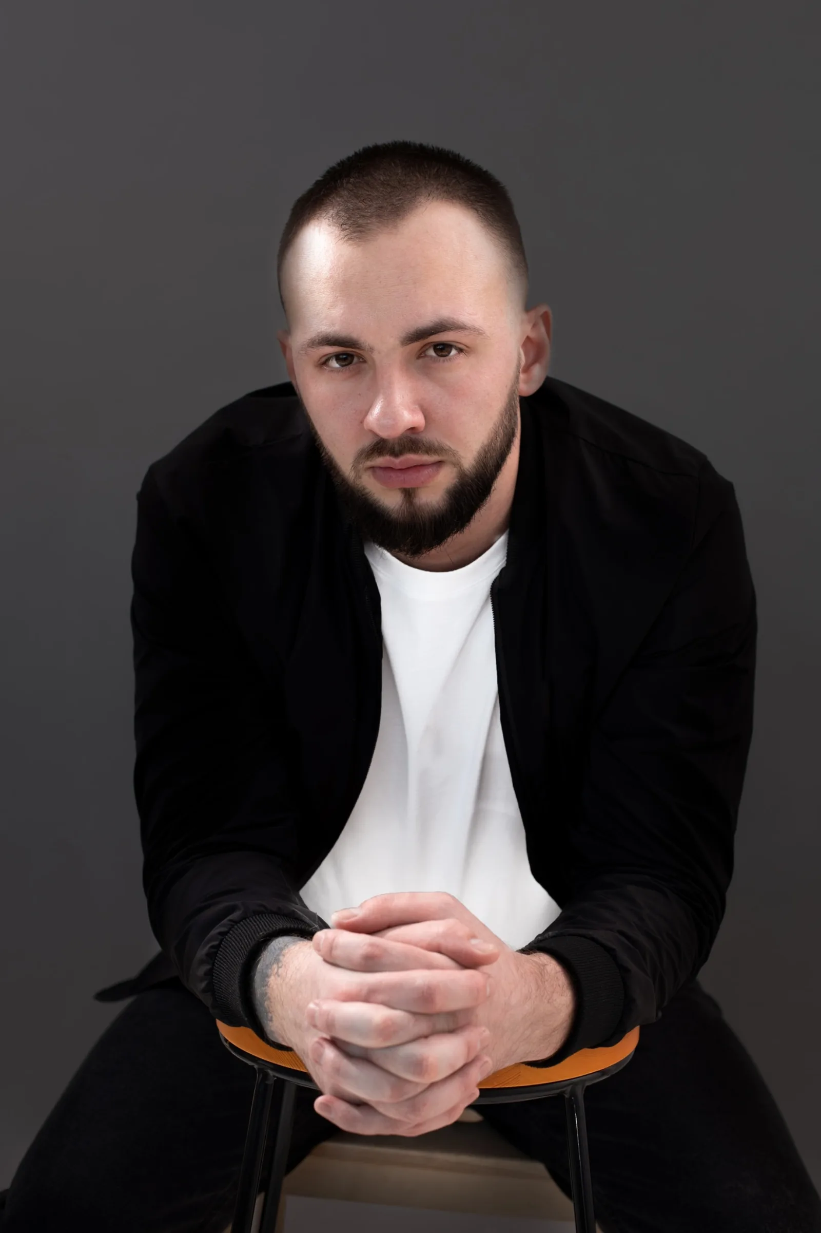 Photo de profil professionnelle pour un dossier de candidature, cadrage buste