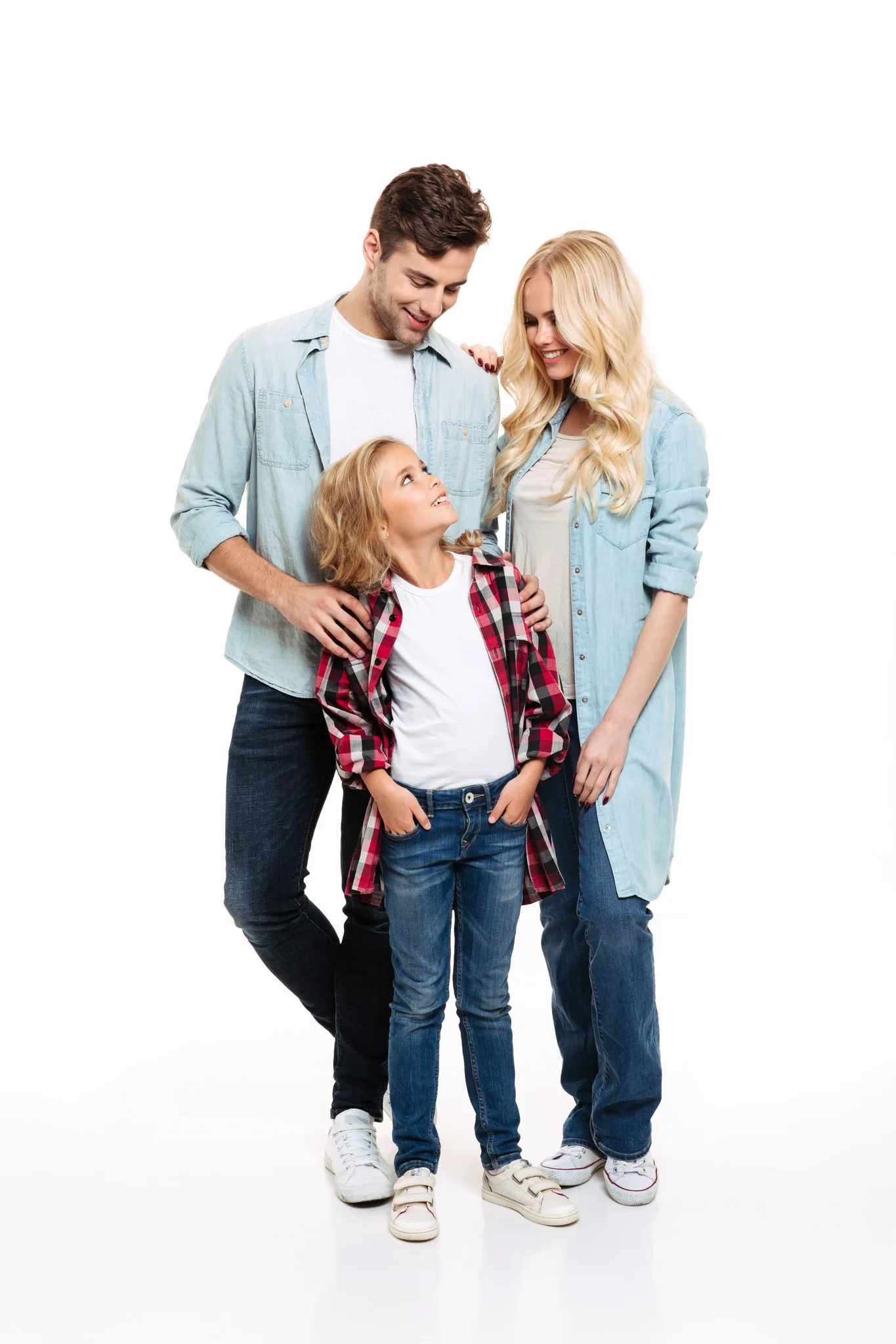 Photo de famille en studio, exemple de visuel pour un magnet frigo personnalisé